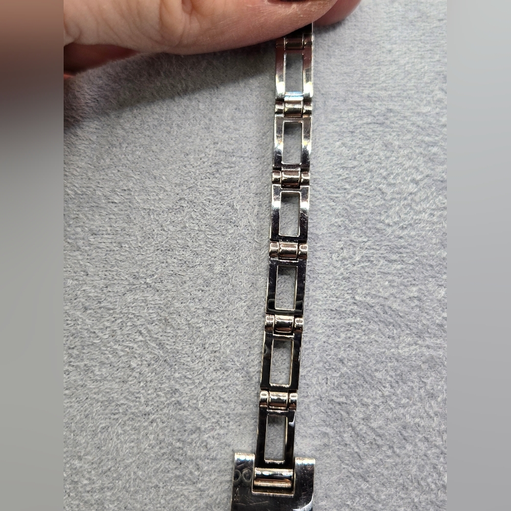 Gucci Silver Watch COA INCLUDED! - Picture 6 of 15